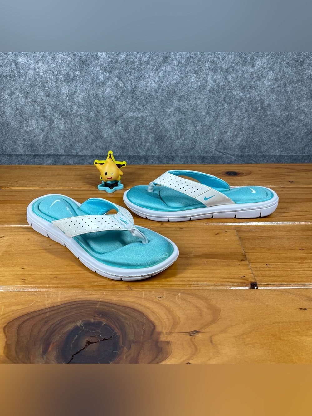 Nike Comfort Footbed Womens Size 7 Teal White Thong Flip Flop Sandals 354925-143